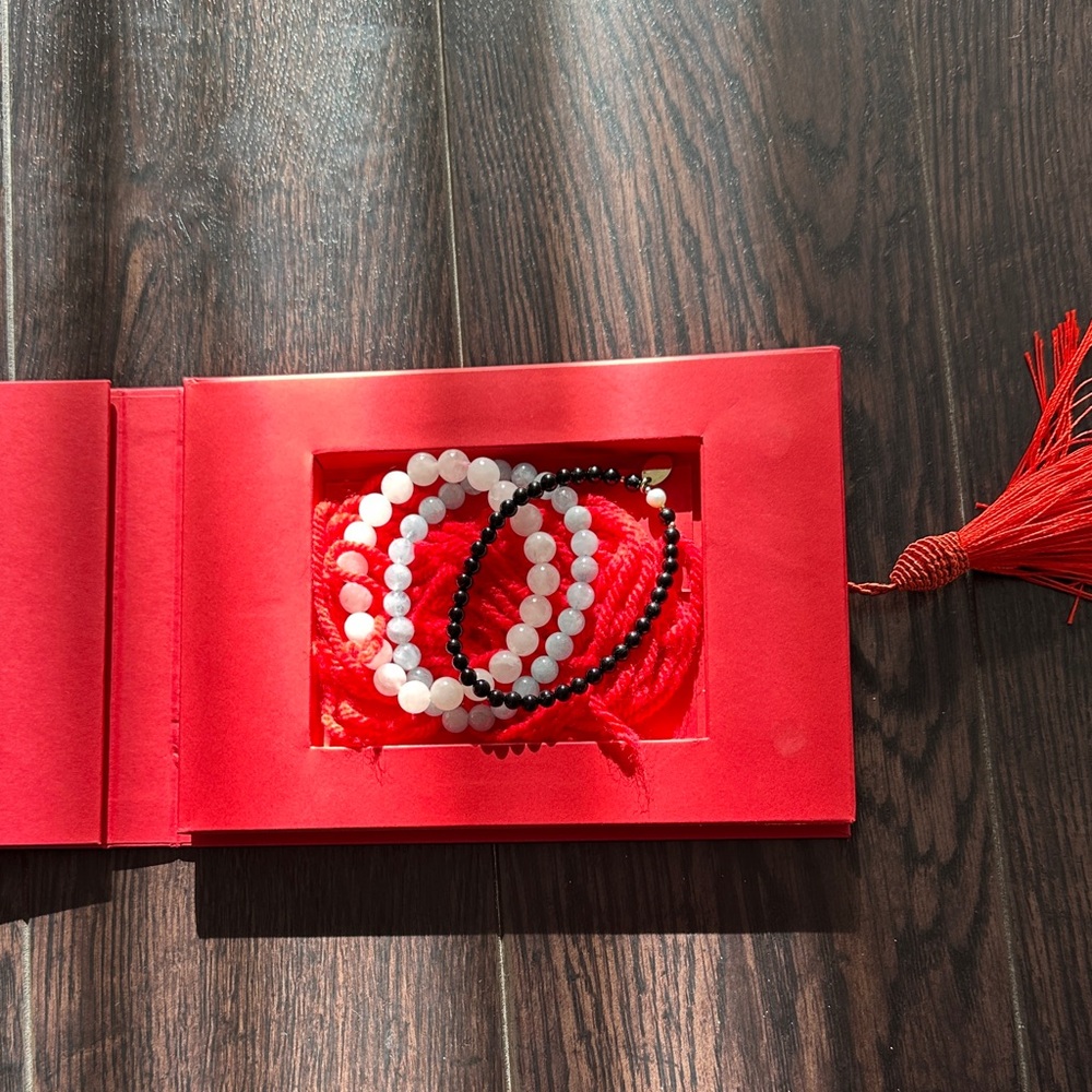 3 stone bracelets and Kabbalah 7 red strings